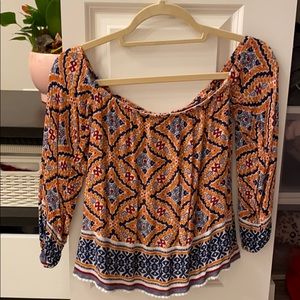 Abercrombie and Fitch off shoulder top pattern